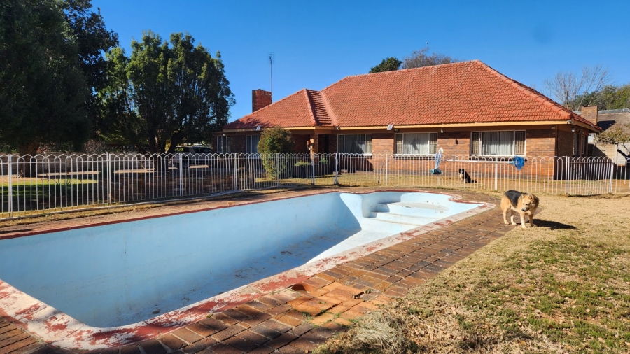 4 Bedroom Property for Sale in Stilfontein Ext 4 North West
